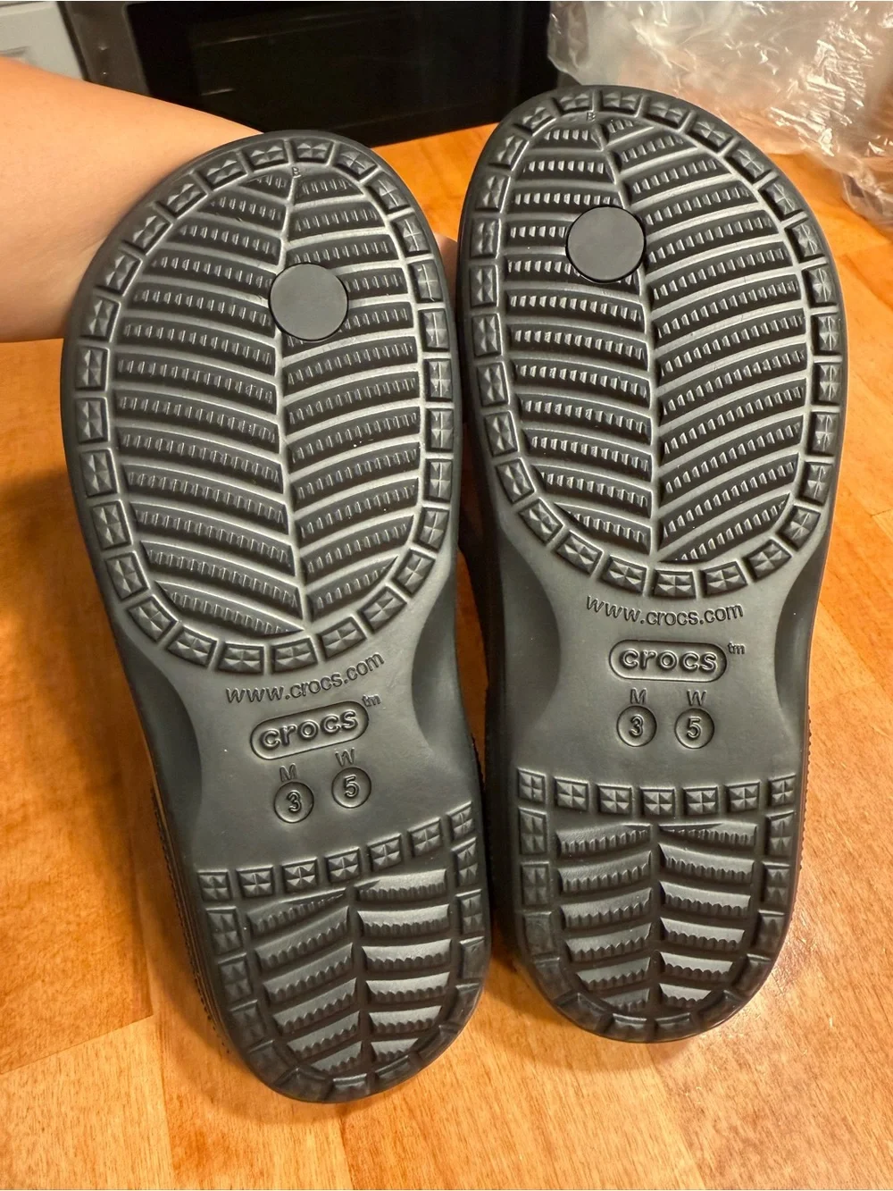CROCS Women's Black Thong Sandal size 5